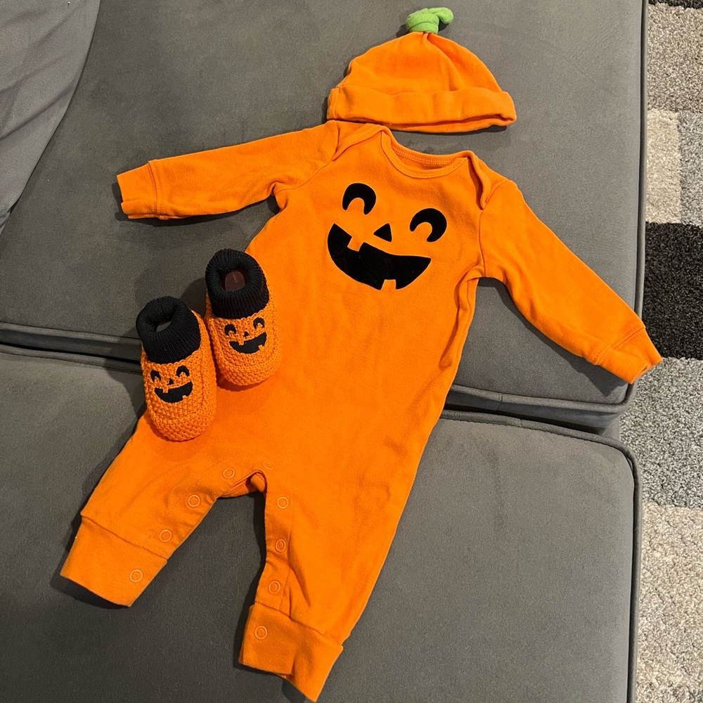 Infant Pumpkin Outfit w/ Hat (Carter’s) + Booties (3M / 0-3 Months)